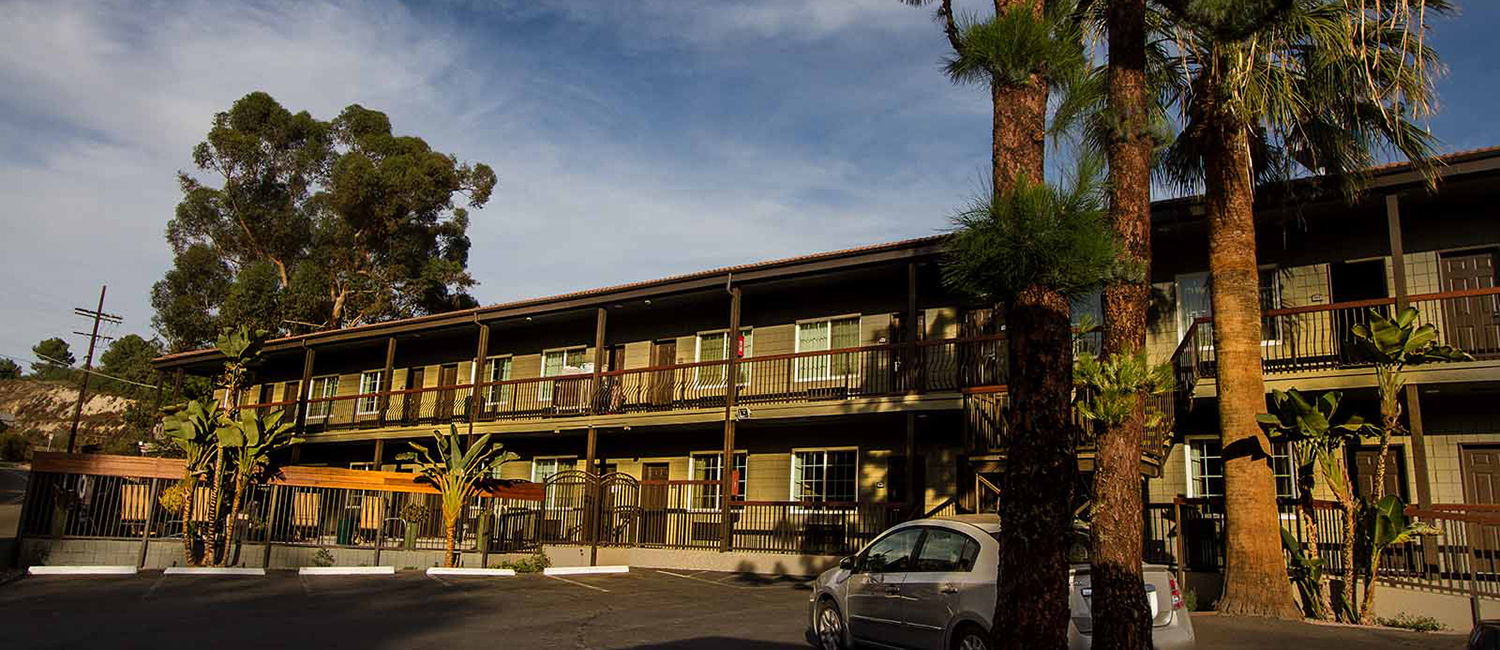 WELCOME TO GRANADA INN A BOUTIQUE HOTEL JUST MINUTES FROM MAGIC MOUNTAIN