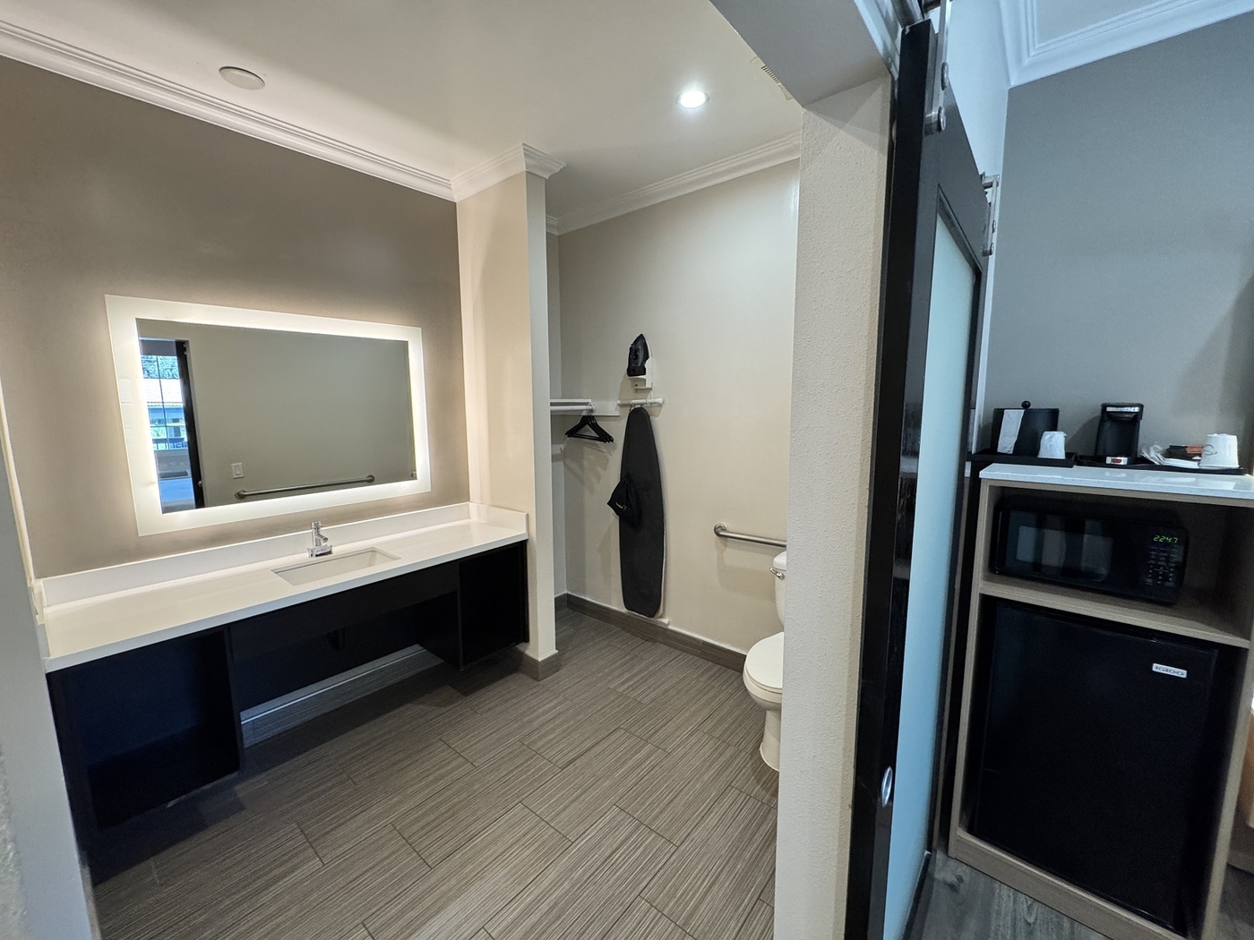Family Room-ADA Accessible King Room